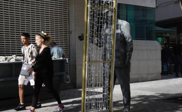 El Pollo de Arrecife, 'tapado' por las luces