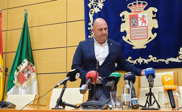 El presidente del Cabildo de Fuerteventura cesa a los siete consejeros de CC y se queda en minoría