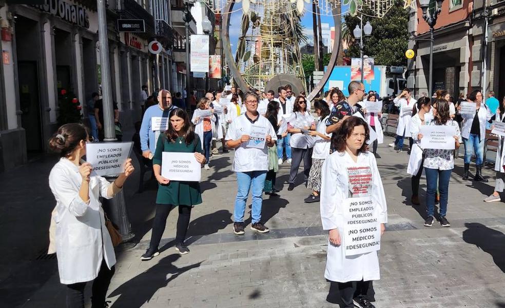 Los médicos temporales de Canarias desconvocan la huelga