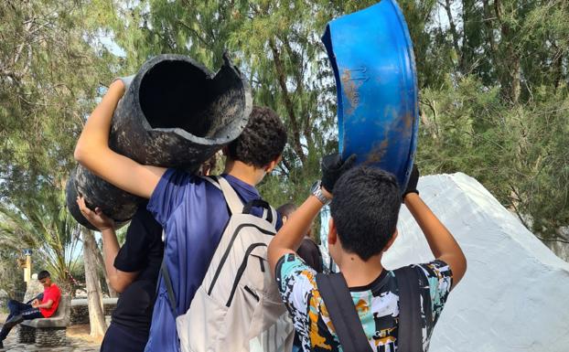 La Aldea retira casi 50 kilos de residuos en la zona de El Charco