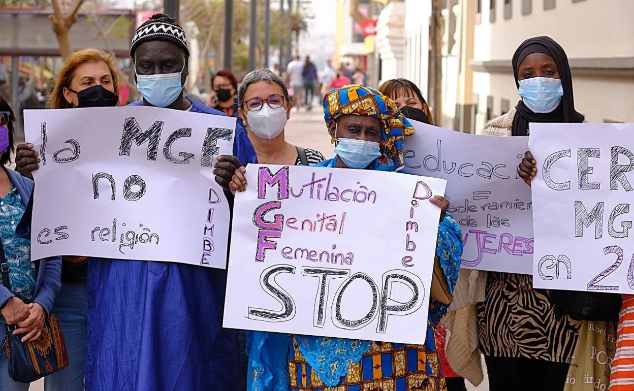 4.998 mujeres, de las que 889 son niñas, están en riesgo de mutilación genital en Canarias