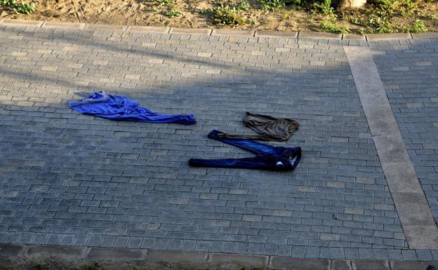 Dicen que lavan su ropa y pertenencias en pediluvios y duchas de playa. 