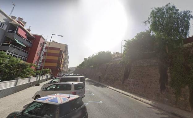 Grave tras caerse de un muro de diez metros en Concepción Arenal