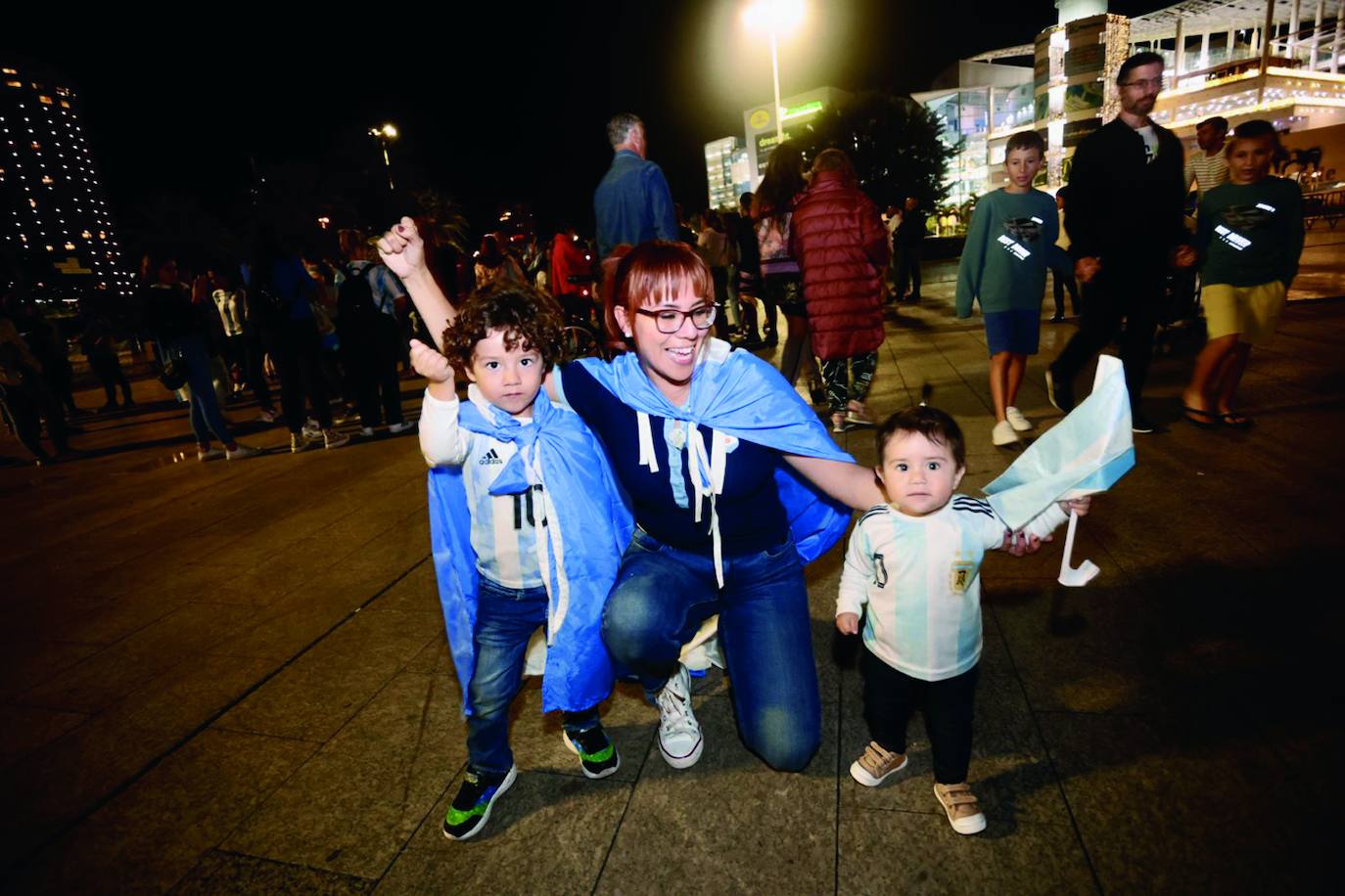 Banderazo de argentinos en el Parque Santa Catalina
