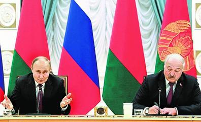 Putin viaja a Bielorrusia para pedir a Lukashenko una mayor implicación en la guerra contra Ucrania