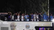 La llegada de Messi como campeón del mundo a Argentina, en imágenes