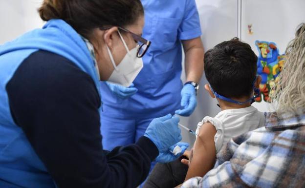 Tres nuevas vacunas para niños en el calendario vacunal de 2023