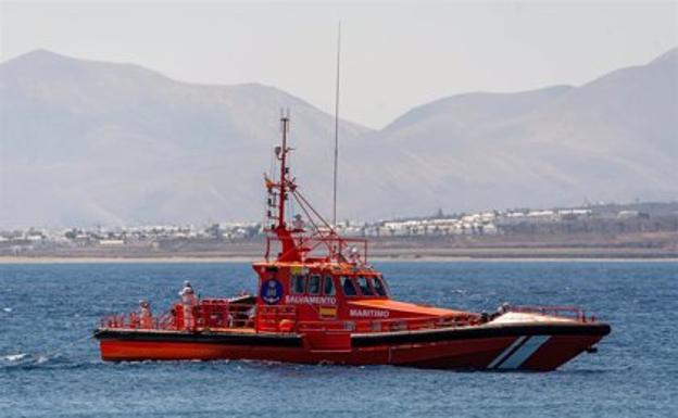 Rescatan dos embarcaciones con 77 migrantes en aguas cercanas a Lanzarote