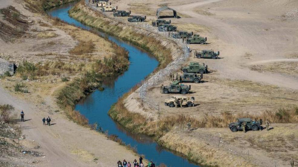 La afluencia masiva de migrantes lleva a EE UU a militarizar la frontera con México