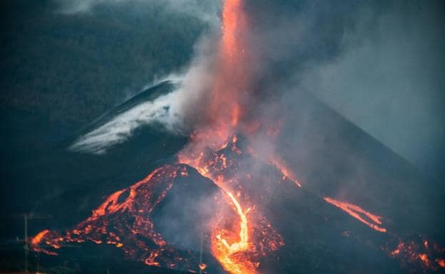 Más de 3.000 damnificados del volcán de La Palma son atendidos un año después