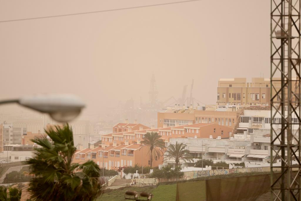 Sanidad pide tomar precauciones ante la presencia de calima en Canarias