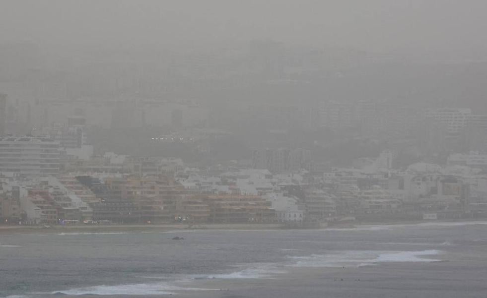 Canarias despedirá el año envuelta en calima