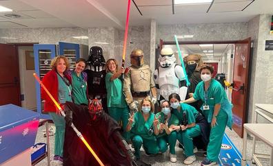 Los personajes de Star Wars visitan el ala pediátrica del Hospital La Candelaria