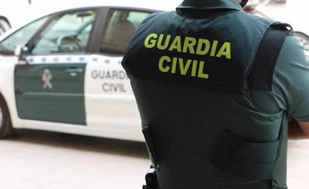 Investigan a dos personas por capturar un tiburón angelote