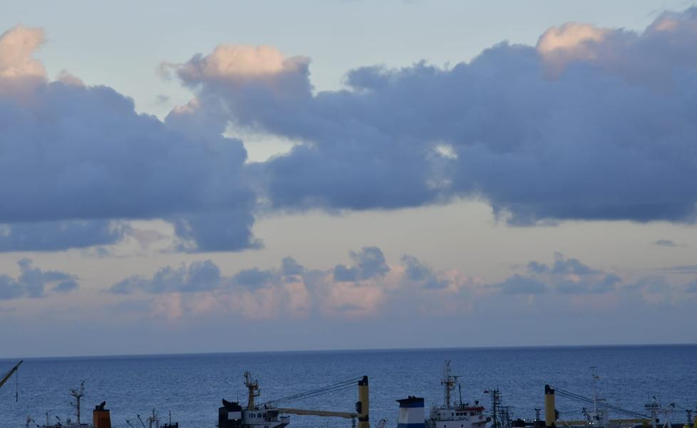 Intervalos nubosos y posibles lluvias débiles en Canarias este lunes