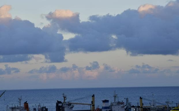 Intervalos nubosos y posibles lluvias débiles en Canarias este lunes