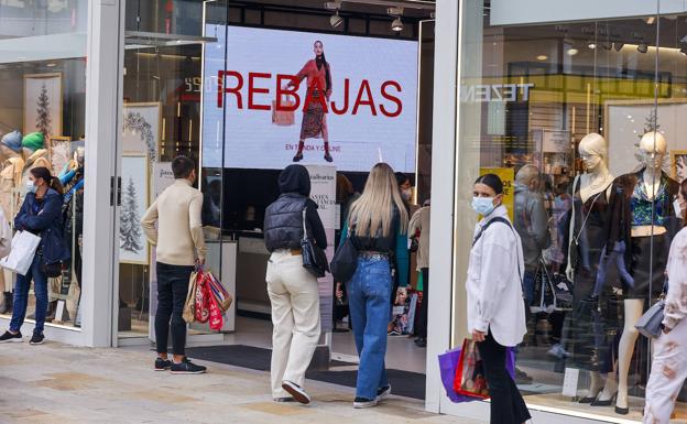 Las rebajas crearán 4.200 empleos en Canarias, un 6% más