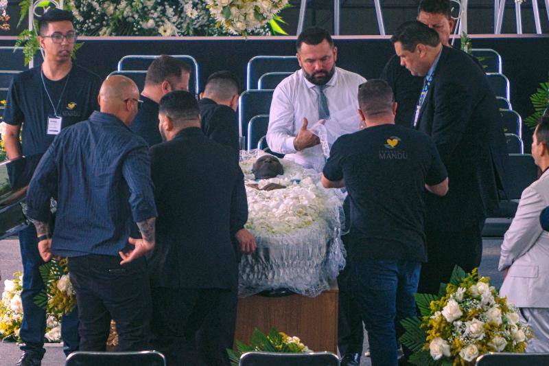 El velatorio de Pelé, en imágenes