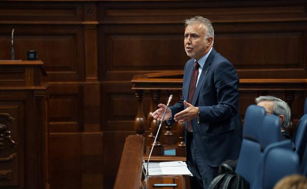 Torres, ante la bajada del paro: «La recuperación en Canarias es clara y sólida»