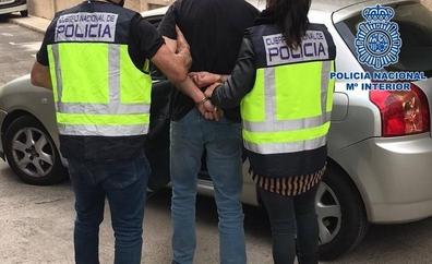 Detienen a cinco personas en Tenerife por intentar volar con pasaporte falso