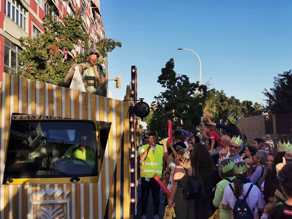 - Melchor, Gaspar y Baltasar saludan a los mas pequeños
