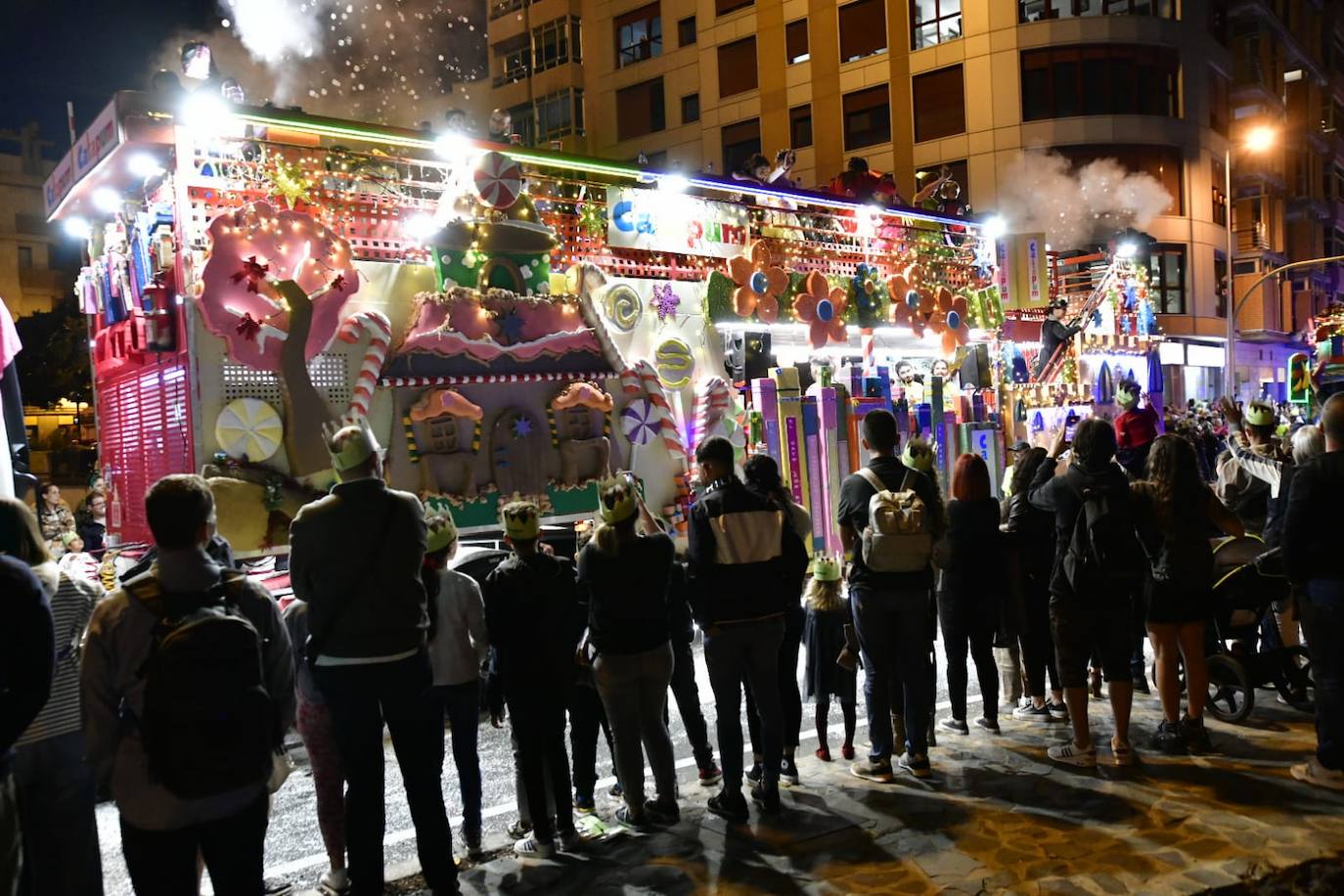 Los Reyes desfilan en silencio en solidaridad con los menores con TEA