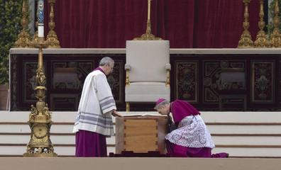 El papa Francisco preside el funeral de Benedicto XVI, en directo
