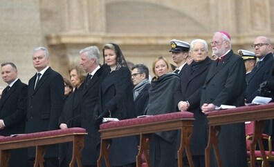 El adiós global al papa emérito reúne a dirigentes de 30 países y otras religiones