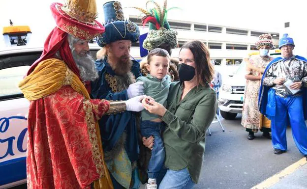Los Reyes llevan su magia al Materno Infantil