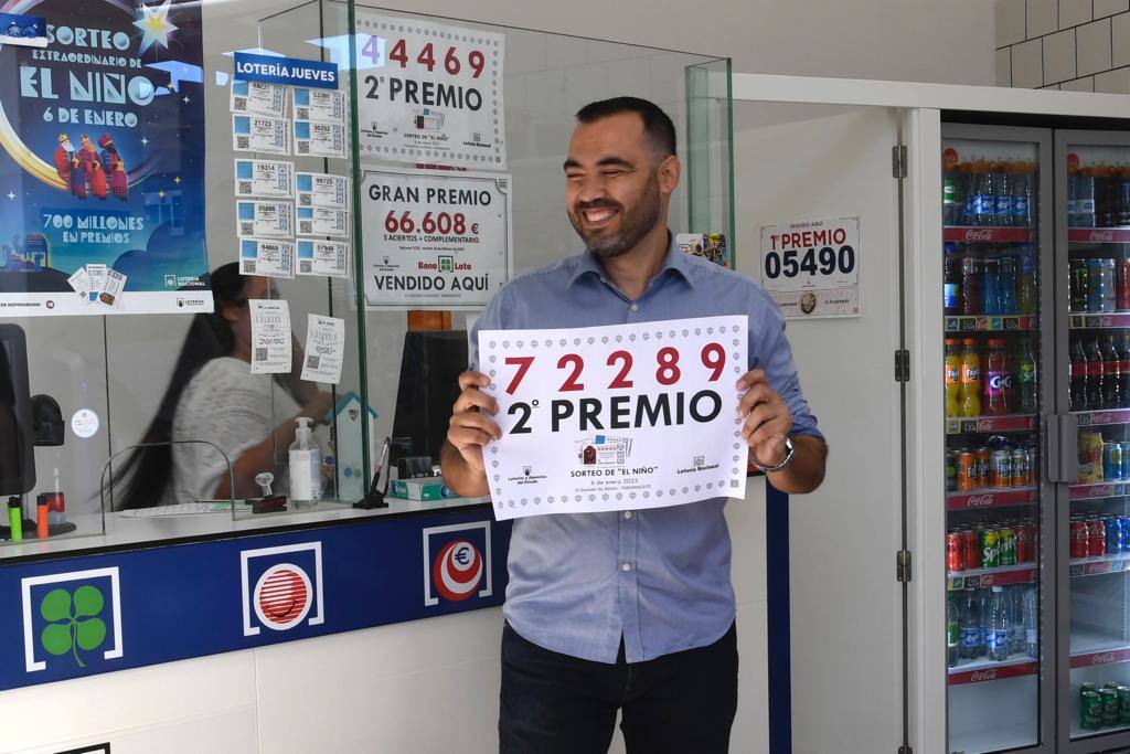 Fiesta en las administraciones grancanarias por vender el 72289, número premiado