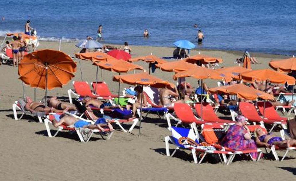UGT Canarias recurrirá la privatización del servicio de hamacas en Maspalomas
