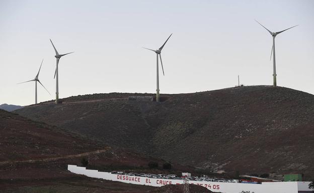 Turcón denuncia los impactos de un parque eólico sobre una montaña en Santa Lucía