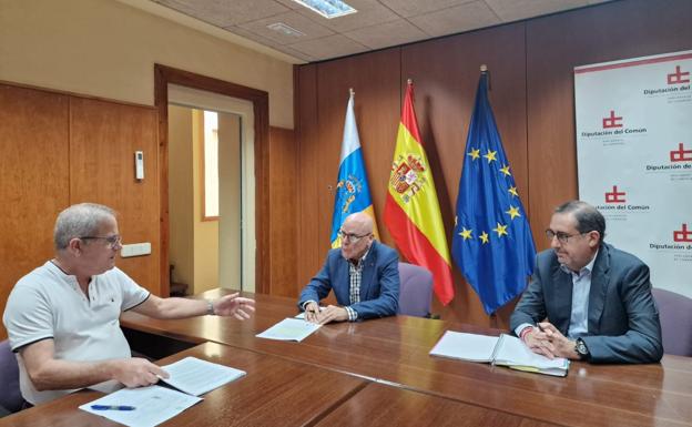 Ojos de Garza traslada a la Diputación del Común su lucha para eliminar el Plan Director