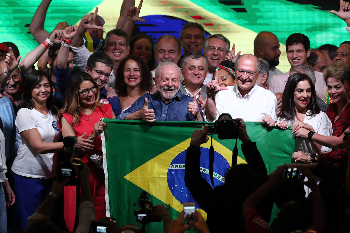 Lula gobierna con medio Brasil en contra