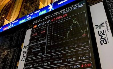 La Bolsa camina sin rumbo sin la referencia de Wall Street