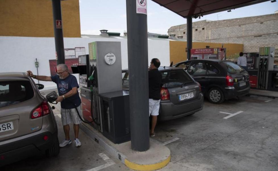 El consumo de gasolina cae un 30% en enero tras la burbuja del fin de la ayuda de los 20 céntimos