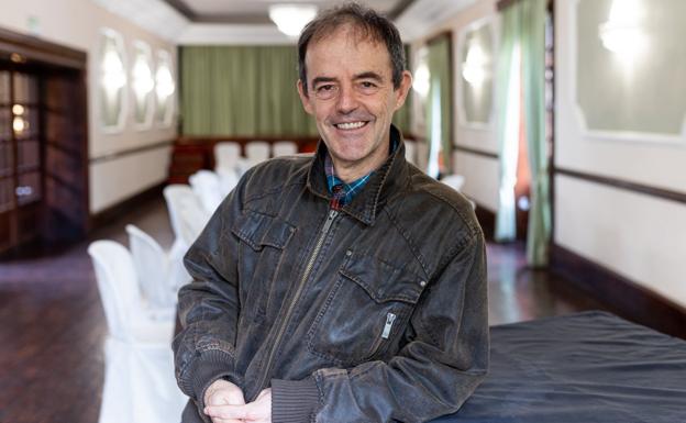 Jon Arretxe: «Cada vez meto más denuncia social en las novelas de la saga de Touré»