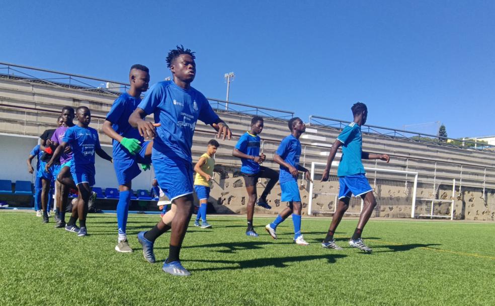 Los menores migrantes siguen en fuera de juego