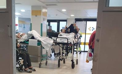 Urgencias del Insular a rebosar: más de 100 pacientes esperan para ser ingresados