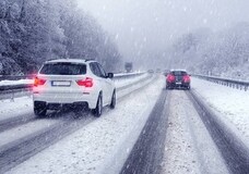 Los consejos de las autoescuelas para conducir con nieve o hielo