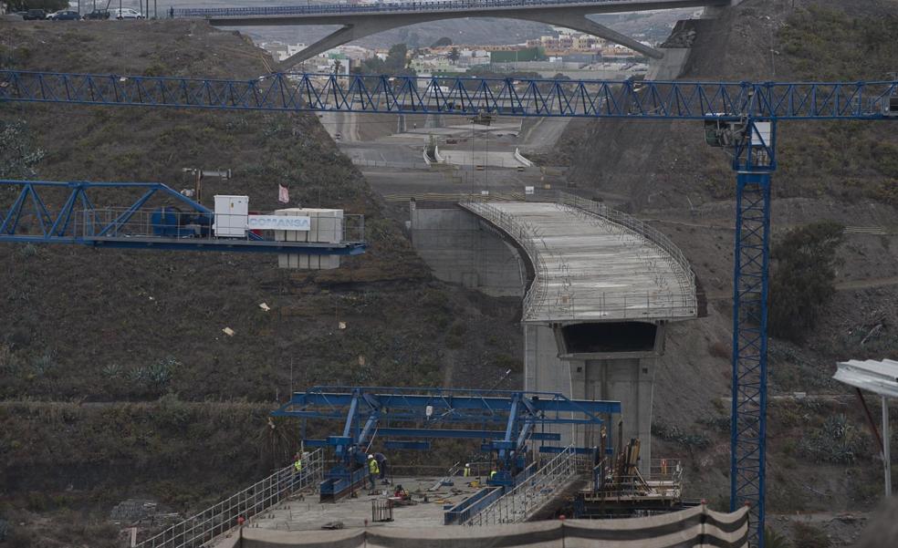 Canarias ya tiene en marcha el 60% de las obras del plan de carreteras