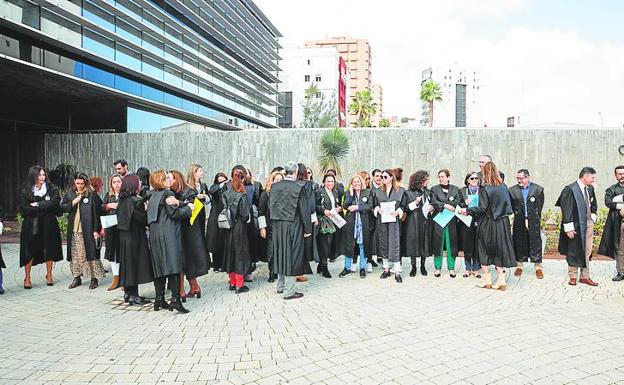 294 juicios y 172 diligencias suspendidas en Las Palmas por la huelga de letrados