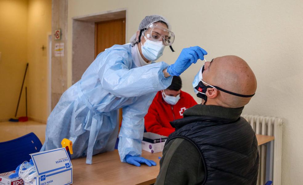 Nueve fallecidos y 318 nuevos contagios en Canarias