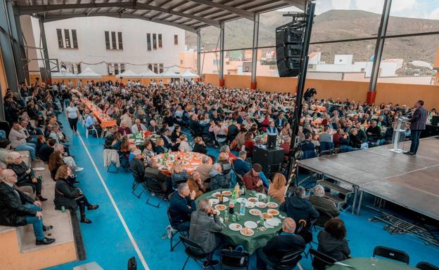 Teodoro Sosa presenta ante casi 2.000 personas 21 medidas si sigue de alcalde de Gáldar