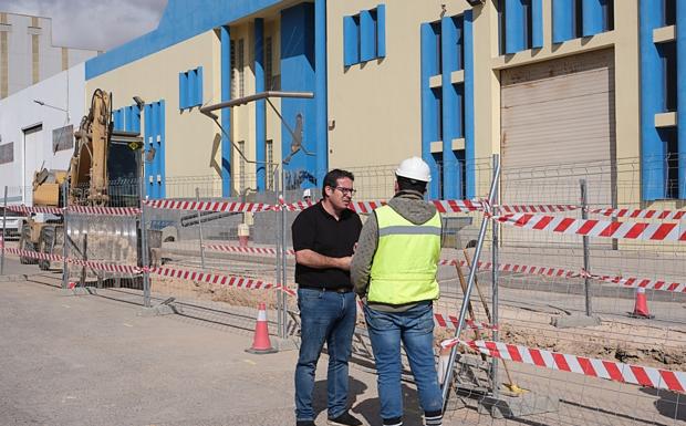 El gobierno de dos personas del Cabildo «pasa factura» a la gestión del agua