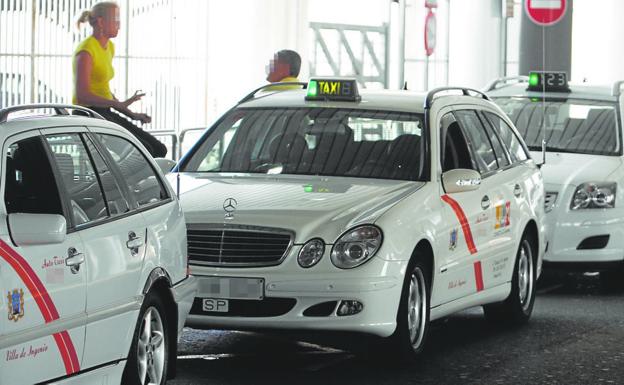 Ayuntamiento y taxistas de Ingenio pactan subir la tarifa urbana