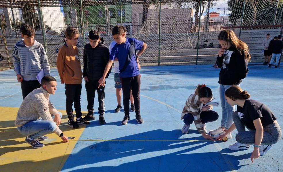 Los alumnos de La Rocha aprenden el teorema de Pitágoras en el parque
