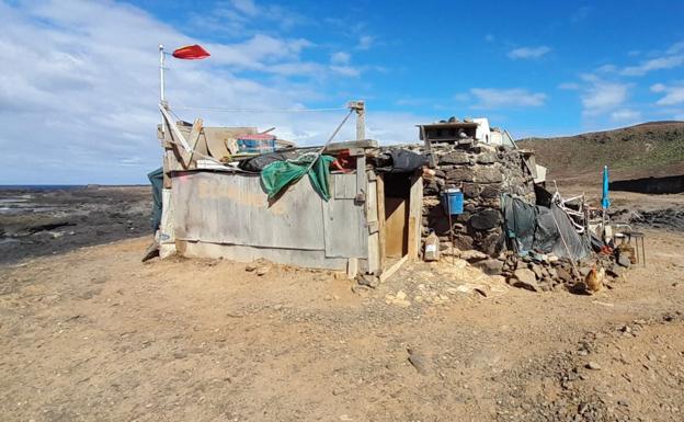 Las chabolas vuelven al Confital en los búnkeres del Soco