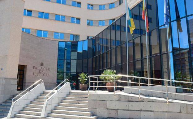 Acusado de aprovecharse del cariño de su padre para hacerse con su dinero