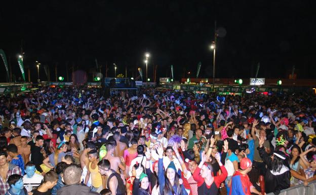 El carnaval lleva a la plaza de La Música seis conciertos y tres fiestas de día